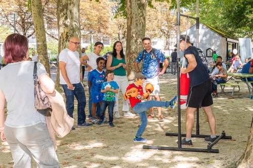 Eltern und Kinder beim Sport